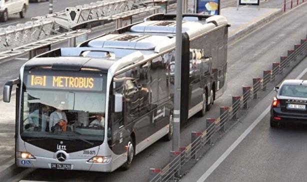 Foto - Metrobüse binecekler dikkat! Söğütlüçeşme yönü kapatıldı