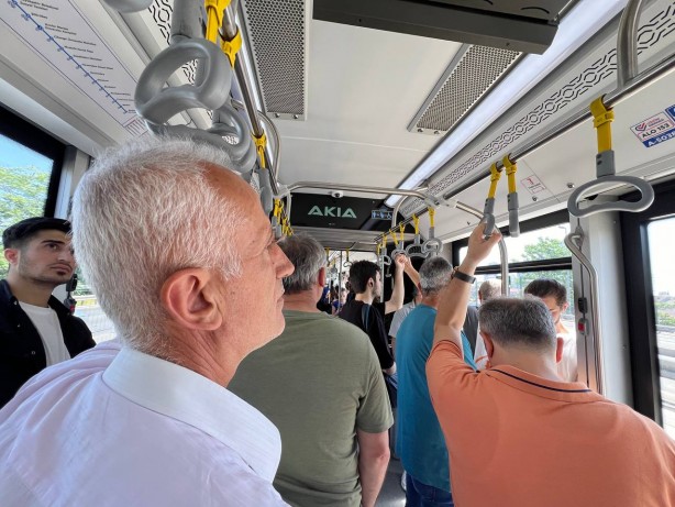 Foto - Metrobüste havasız ve nefessiz yolculuk