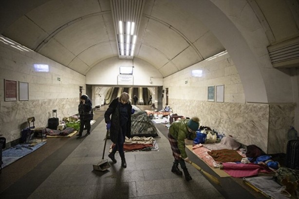 Foto - Metrolar Kiev'lilerin evleri oldu