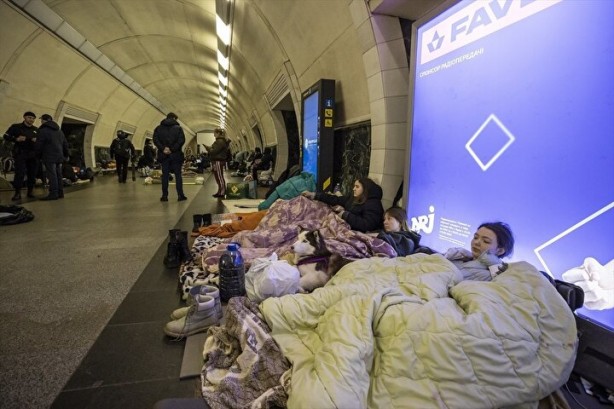 Foto - Metrolar Kiev'lilerin evleri oldu