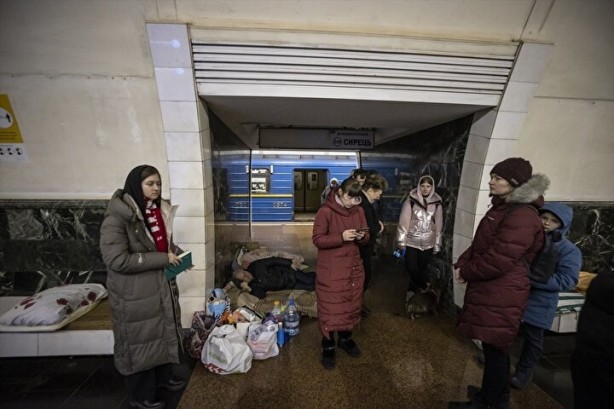 Foto - Metrolar Kiev'lilerin evleri oldu