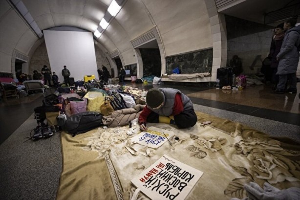 Foto - Metrolar Kiev'lilerin evleri oldu