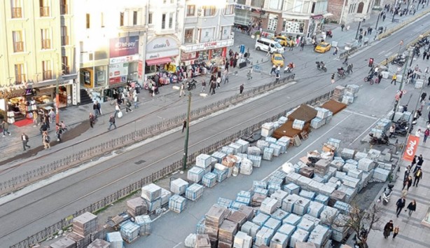 Foto - Metropol şehir İstanbul'un merkezine ağır savaş darbesi! Bir yılda yarıya düştü! Dükkanlar bir bir kapanıyor!
