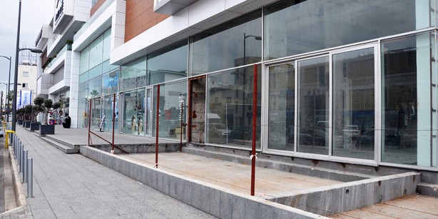 Foto - Metropol şehir İstanbul'un merkezine ağır savaş darbesi! Bir yılda yarıya düştü! Dükkanlar bir bir kapanıyor!