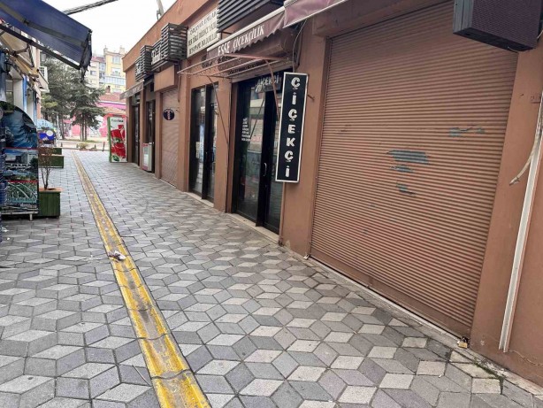 Foto - Metropol şehir İstanbul'un merkezine ağır savaş darbesi! Bir yılda yarıya düştü! Dükkanlar bir bir kapanıyor!