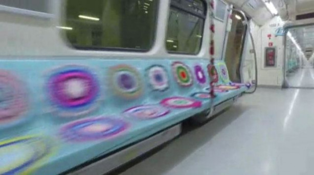 Foto - Metroya anne eli değdi!