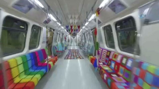 Foto - Metroya anne eli değdi!