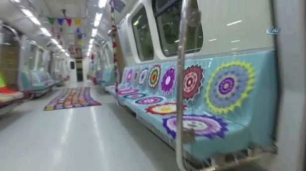 Foto - Metroya anne eli değdi!