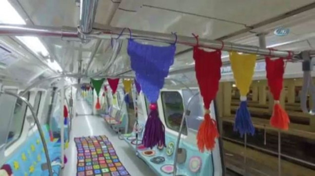 Foto - Metroya anne eli değdi!