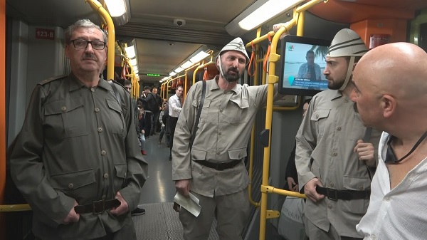 Foto - Metroya böyle bindi! Görenler gözyaşlarını tutamadı