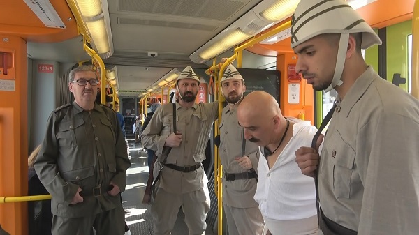 Foto - Metroya böyle bindi! Görenler gözyaşlarını tutamadı