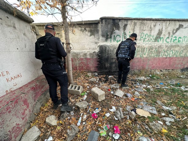 Foto - Metruk binalarda uyuşturucu içenler arandı!
