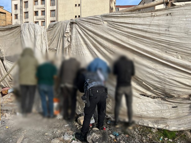 Foto - Metruk binalarda uyuşturucu içenler arandı!