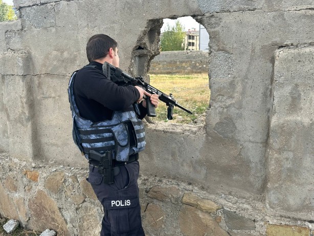 Metruk binalarda uyuşturucu içenler arandı!