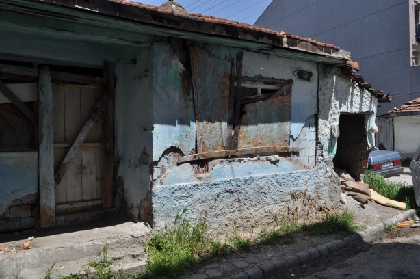 Foto - Metruk binaya dadanan tinerciler vatandaşı illallah ettirdi