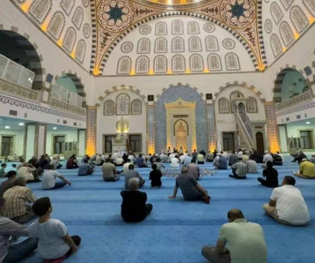 Foto - Mevlid Kandili dualarla idrak edildi