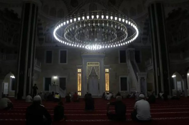 Foto - Mevlid Kandili dualarla idrak edildi