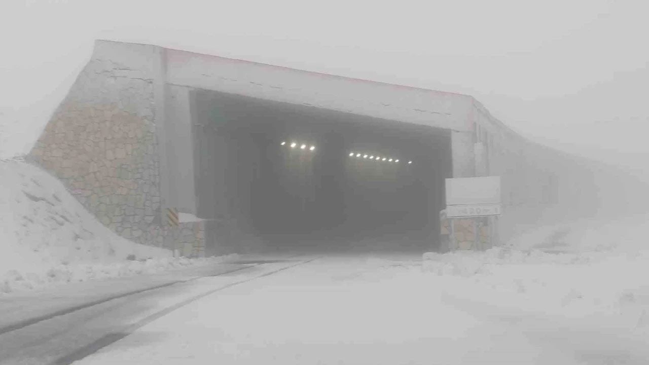 Foto - Mevsimin ilk karı düştü: 3 ilde başladı bile... Erzincan dağları sıra sıra beyaza büründü