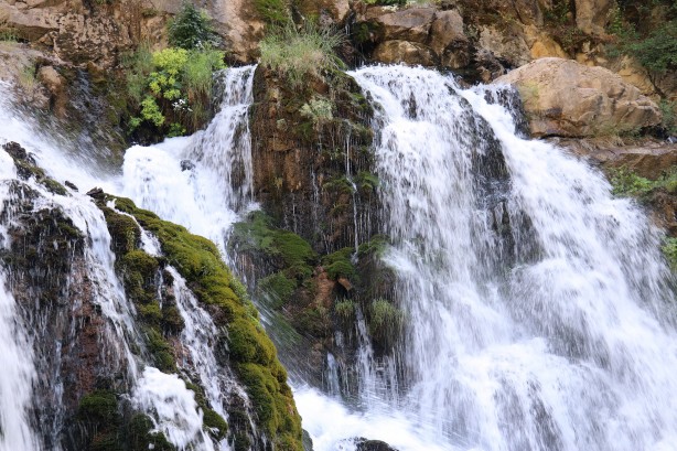 Foto - Mevsimleri değiştiren şelale