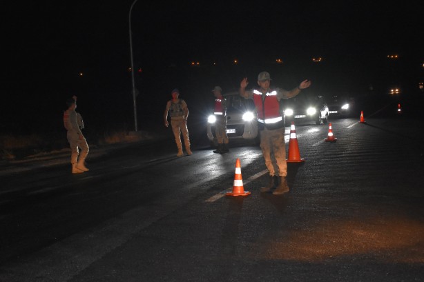 Foto - Mevsimlik işçileri taşıyan araç kaza yaptı! Çok sayıda yaralı var