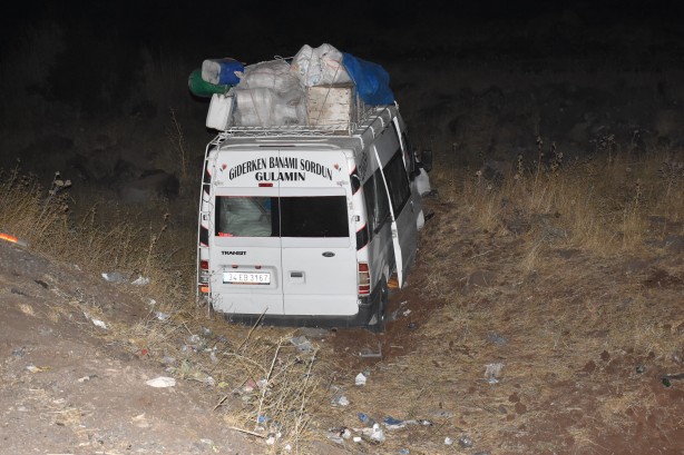 Foto - Mevsimlik işçileri taşıyan araç kaza yaptı! Çok sayıda yaralı var