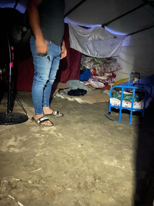 Foto - Mevsimlik işçilerin çadırları sular altında kaldı! Dolu ve sağanak büyük zarara neden oldu