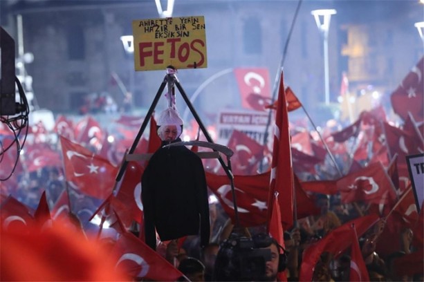 Foto - Meydanlarda demokrasi nöbeti devam ediyor