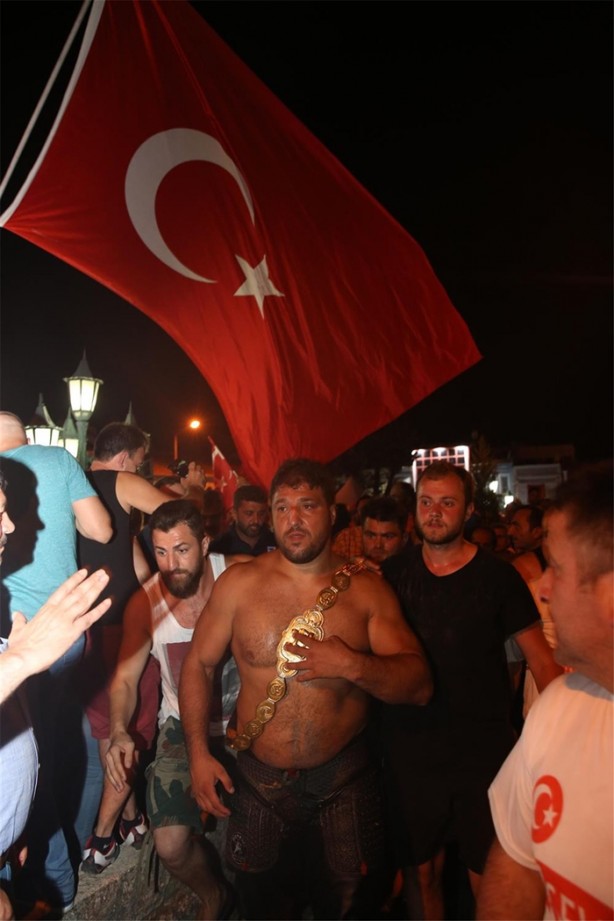 Foto - Meydanlarda demokrasi nöbeti devam ediyor