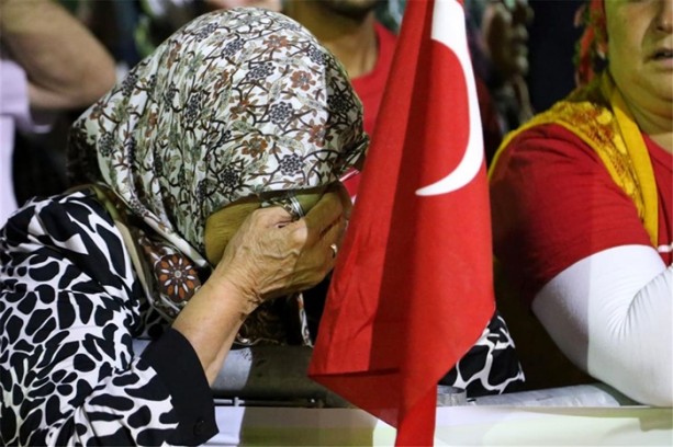 Foto - Meydanlarda demokrasi nöbeti devam ediyor