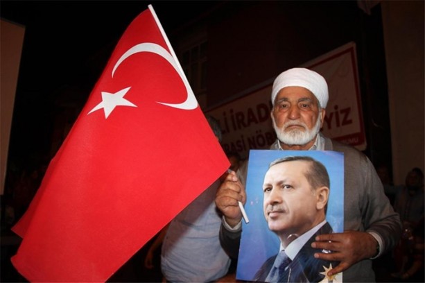 Foto - Meydanlarda demokrasi nöbeti devam ediyor