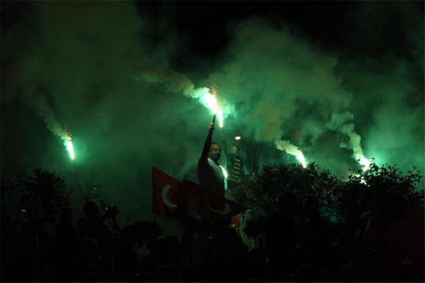 Foto - Meydanlarda demokrasi nöbeti devam ediyor