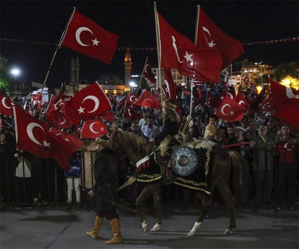 Foto - Meydanlarda demokrasi nöbeti devam ediyor