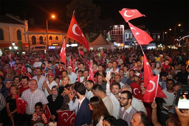 Foto - Meydanlarda demokrasi nöbeti devam ediyor