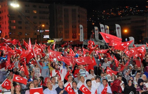 Foto - Meydanlarda demokrasi nöbeti devam ediyor