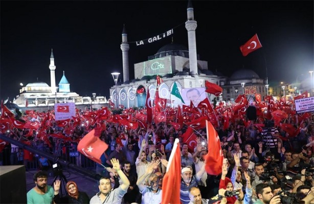 Foto - Meydanlarda demokrasi nöbeti devam ediyor