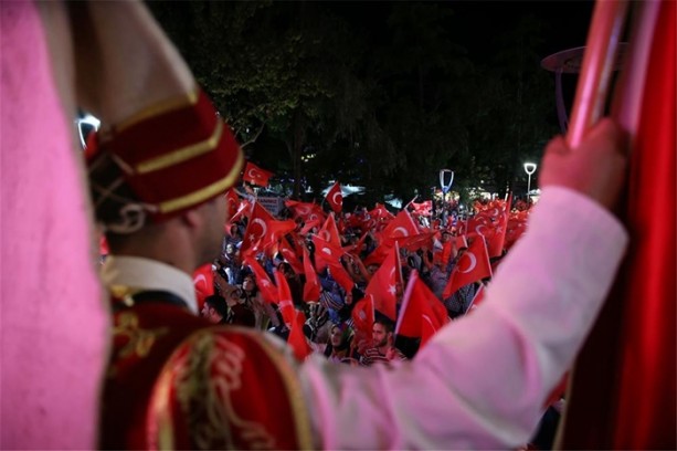 Foto - Meydanlarda demokrasi nöbeti devam ediyor