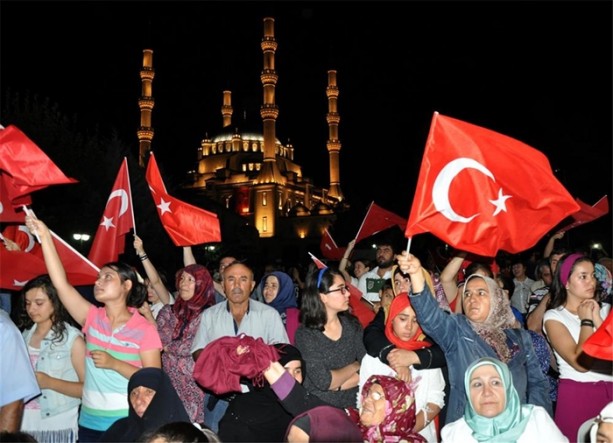Foto - Meydanlarda demokrasi nöbeti devam ediyor