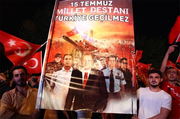 Foto - Meydanlarda demokrasi nöbeti devam ediyor