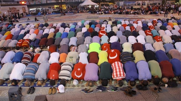 Foto - Meydanlarda demokrasi nöbeti devam ediyor