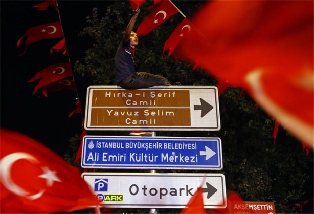 Foto - Meydanlarda demokrasi nöbeti devam ediyor