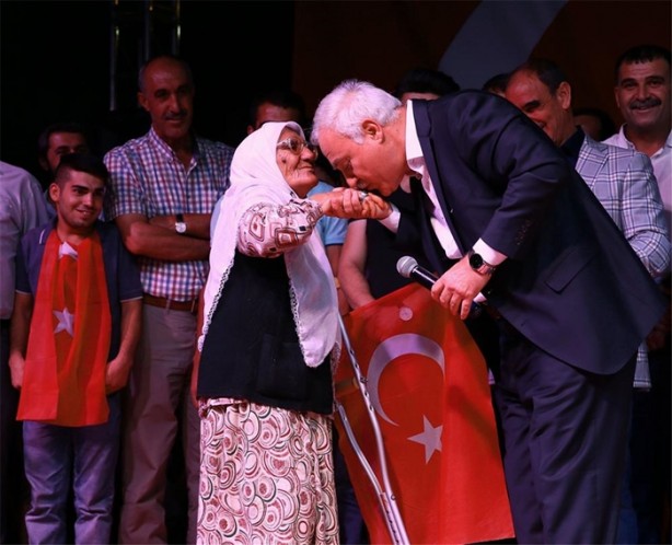 Foto - Meydanlarda demokrasi nöbeti devam ediyor