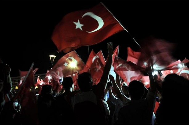 Foto - Meydanlarda demokrasi nöbeti devam ediyor