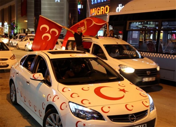 Foto - Meydanlarda demokrasi nöbeti devam ediyor