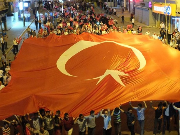 Foto - Meydanlarda demokrasi nöbeti devam ediyor