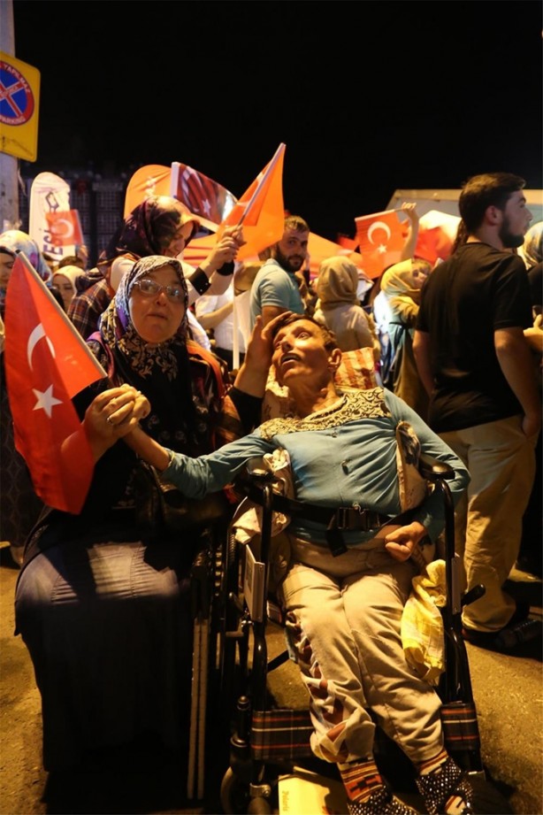 Foto - Meydanlarda demokrasi nöbeti devam ediyor