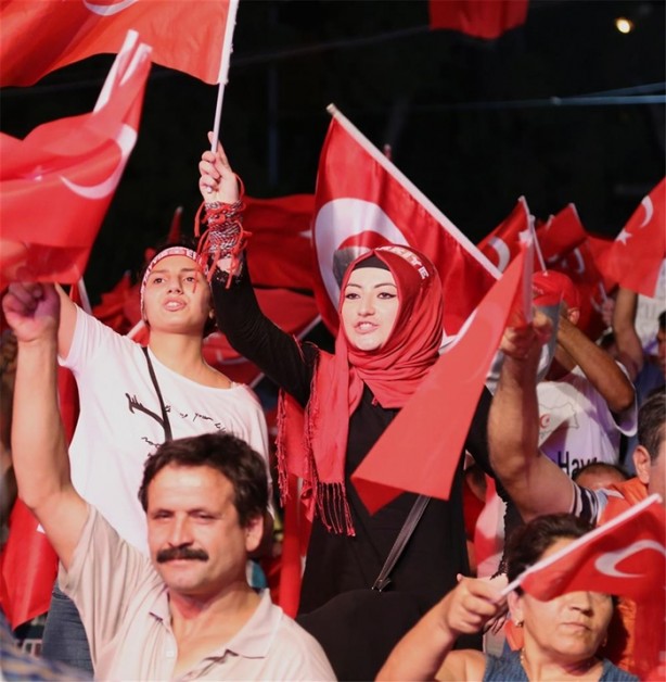 Foto - Meydanlarda demokrasi nöbeti devam ediyor