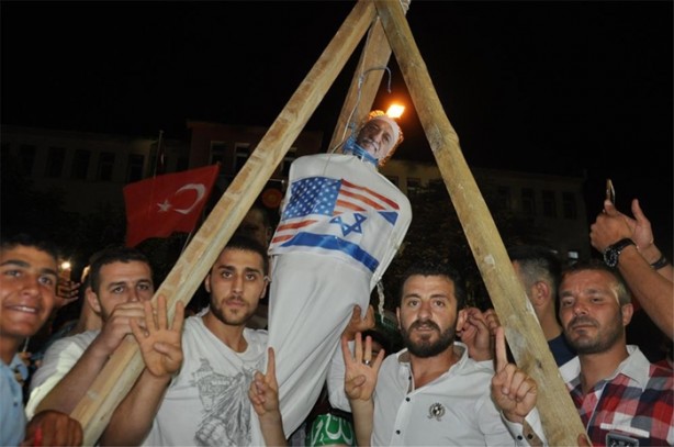 Foto - Meydanlarda halkın nöbeti devam ediyor