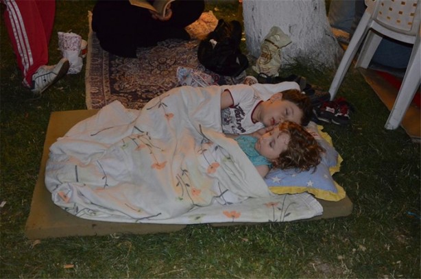 Foto - Meydanlarda halkın nöbeti devam ediyor