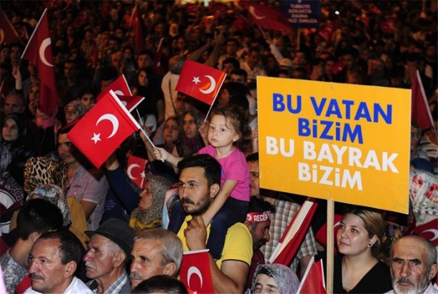 Foto - Meydanlarda halkın nöbeti devam ediyor