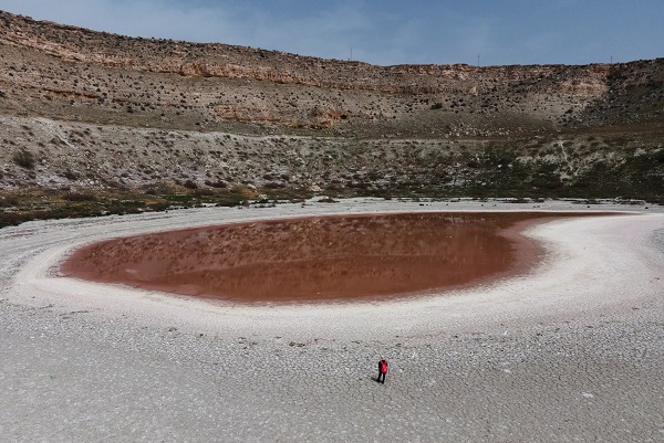 Foto - Meyil Obruk Gölü kızıl renge büründü